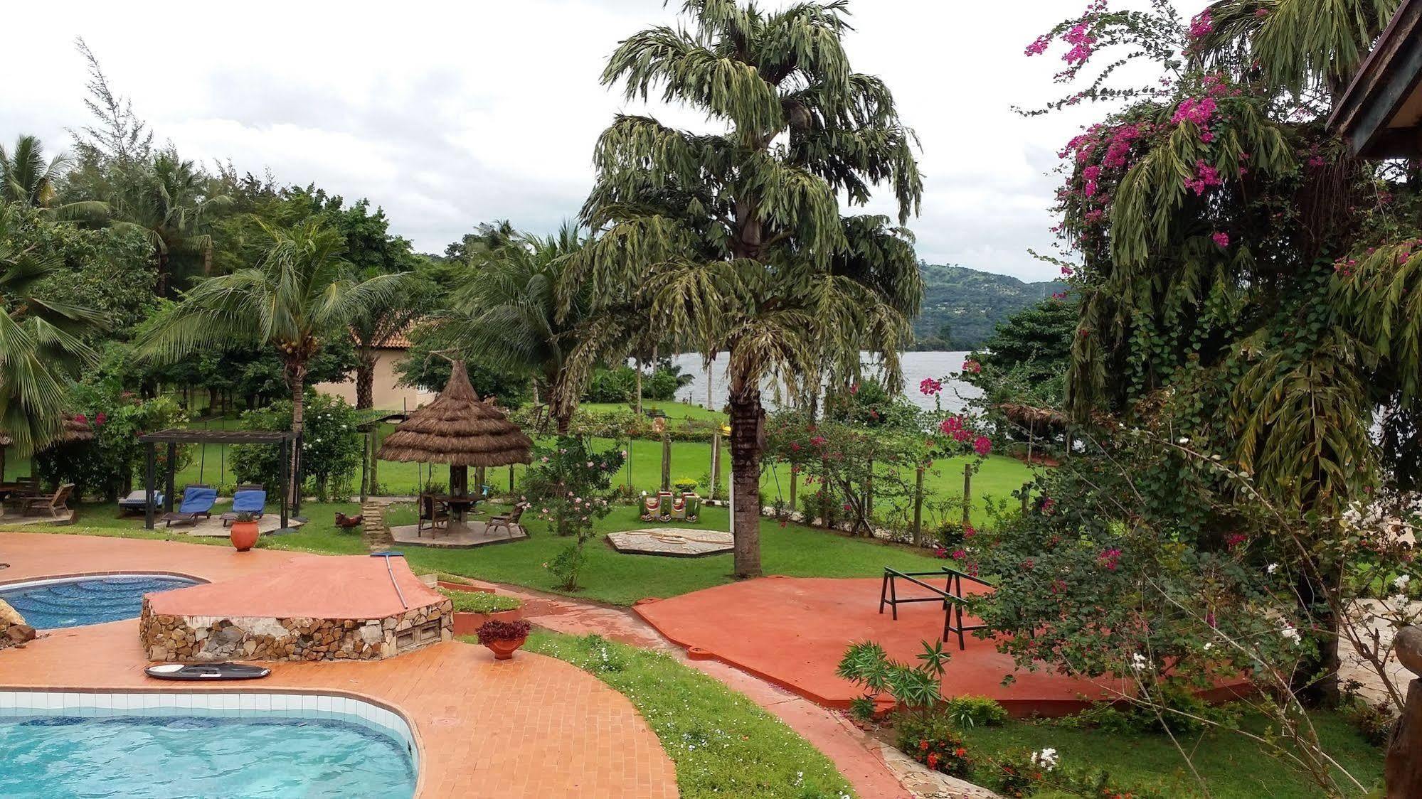 阿法奇寇河滨度假村 Akosombo 外观 照片