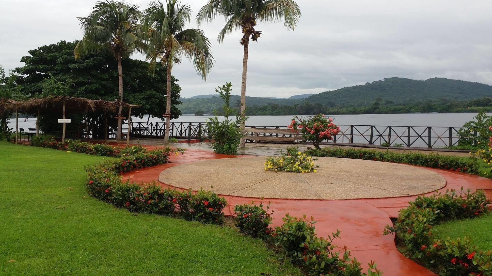 阿法奇寇河滨度假村 Akosombo 外观 照片